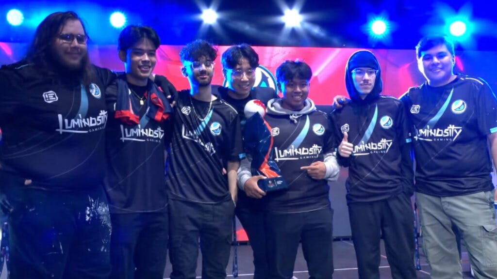 Hippo and Clout coach Luminosity's CoD Mobile players (Image via ESL Gaming)