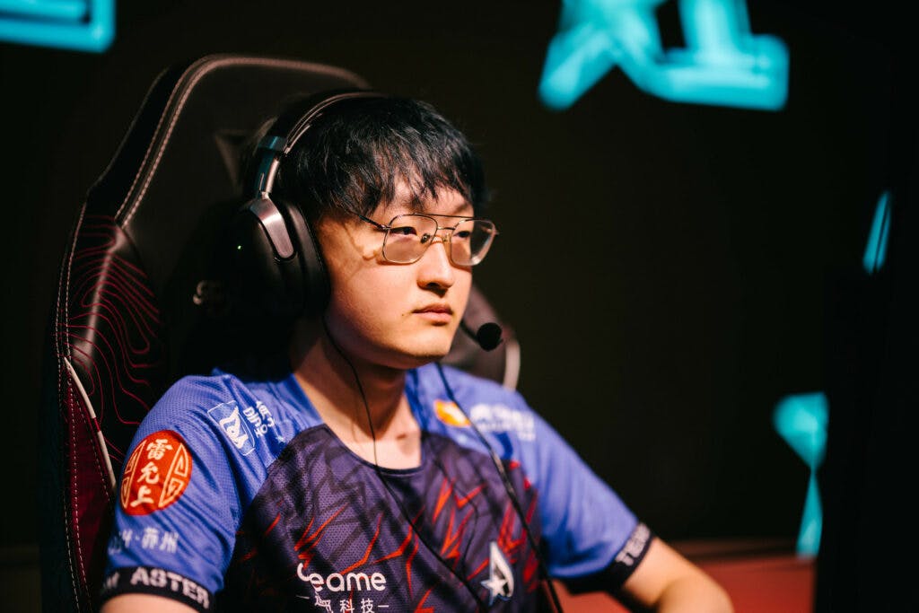 Monet departs Team Aster after four years and joins Invictus Gaming.<br>(Image via Valve)