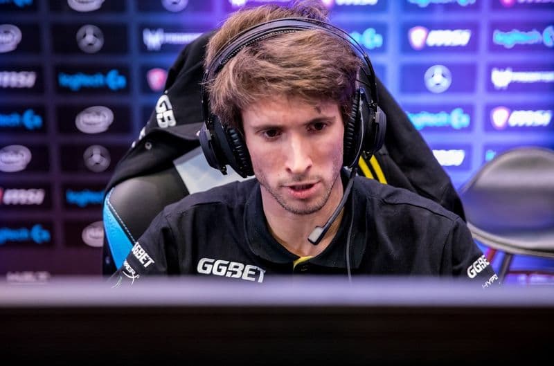 Sneyking mentioned Dendi as one of his inspirations to go pro. (Image via ESL)