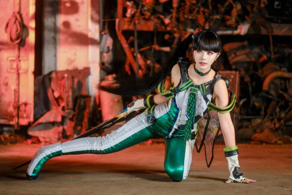 Charess cosplaying Stellar Blade's protagonist EVE (image via Charess/Facebook)
