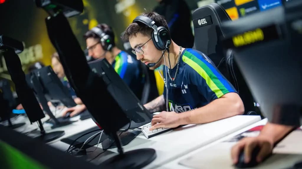 Slaxz- is M80's sniper (Image via ESL)