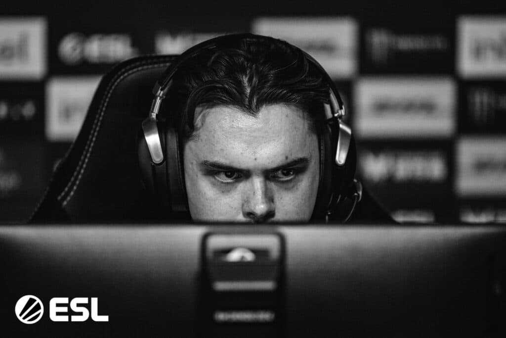 Can electroNic find his old rhythm with Virtus.pro? (Photo via ESL FACEIT Group)