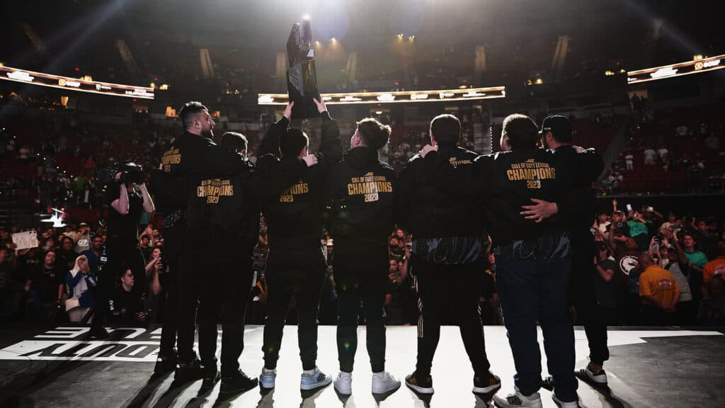 New York Subliners lifting the CDL 2023 Championship trophy (Image via Subliners)