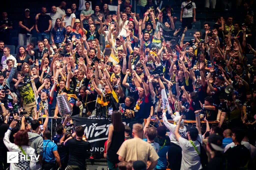 Vitality sharing the winning moment with the Golden Hornets (Image via HLTV)