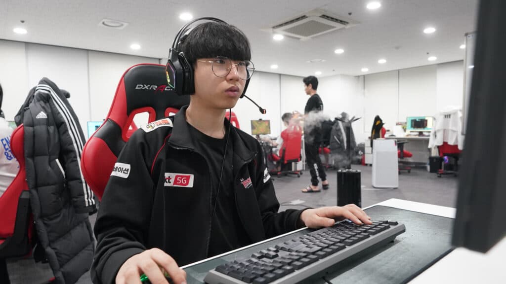 Castle helped his team reach second place in the LCK CL 2023 Spring (Image via KT Rolster)