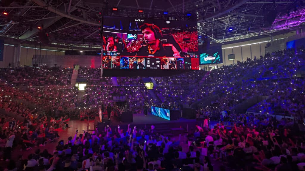 LEC Roadtrip attendees at the Madrid Arena (Image via Nuša Klepec)
