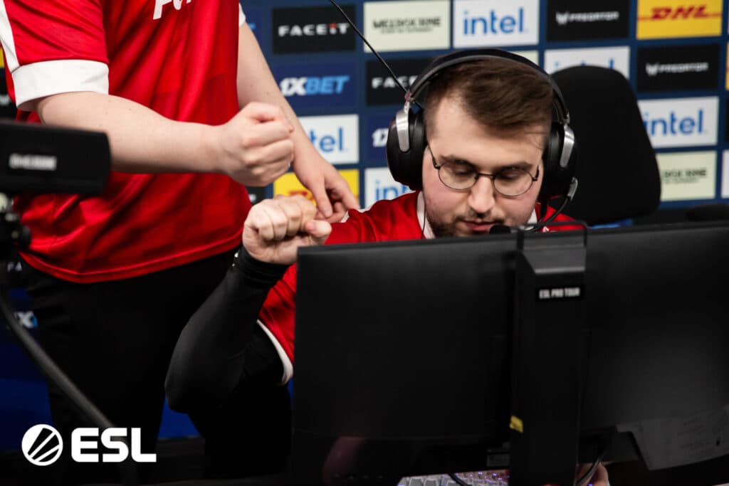 It's all coming together for torzsi and co. (Photo via ESL)