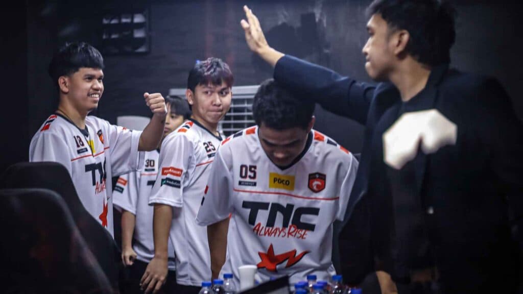 Ch4knu meets his old teammates under TNC Pro Team. (Photo via MOONTON Games, MPL Philippines)