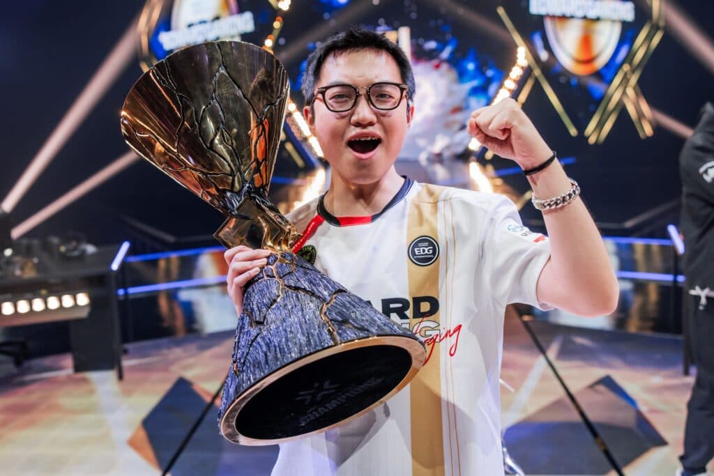 EDward Gaming's Kangkang with the VCT Champions 2024 trophy (Image: Riot Games)