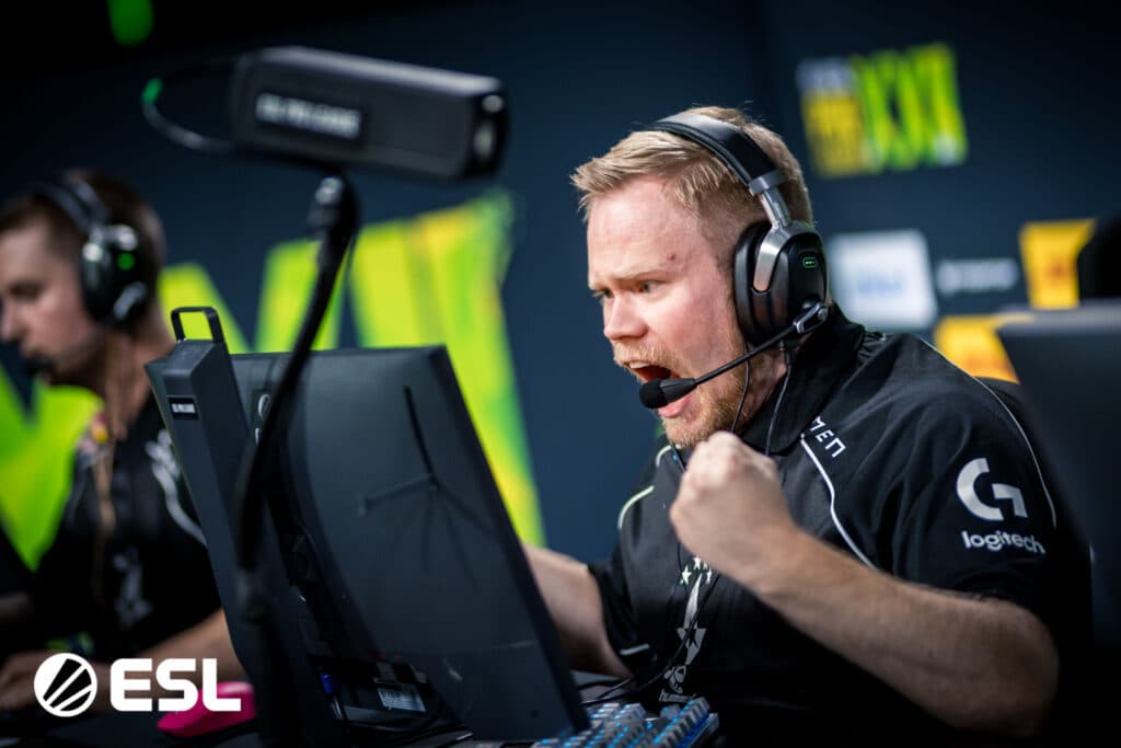 Astralis has a rollercoaster of a tournament (Photo via ESL)