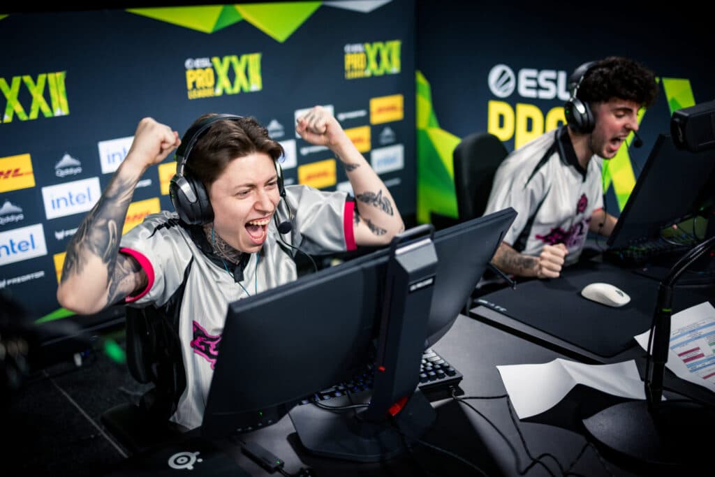 CS2 M8 | Martinez and dav1g (Photo via ESL)