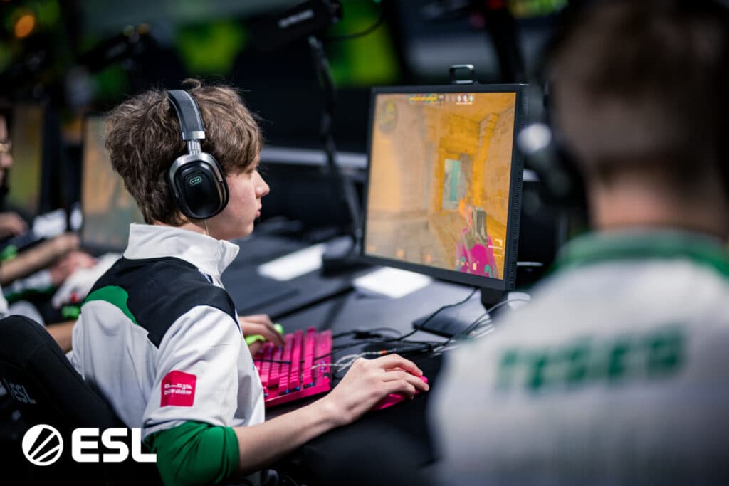 Falcons | kyousuke (Photo via ESL)