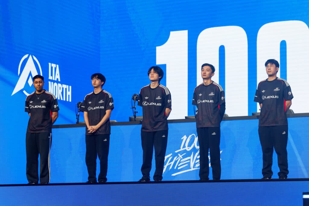 100 Thieves at their last Worlds 2025 match (Photo via Riot Games | Liu YiCun)