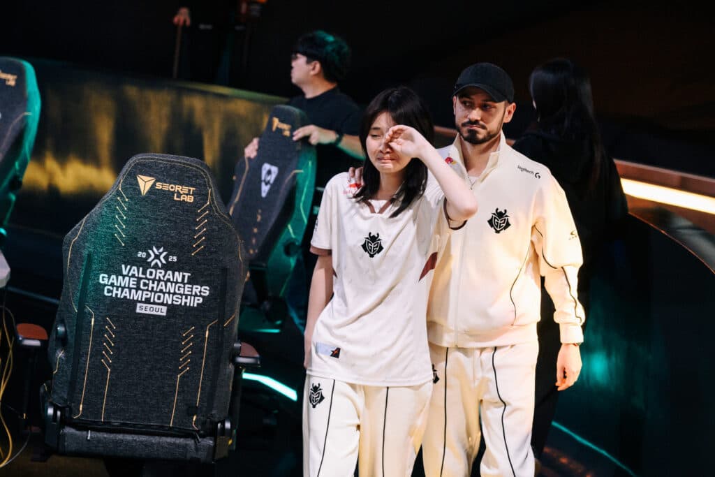 G2 Gozen Akita (L) after the loss. (Photo by Moon Suwon/Riot Games)