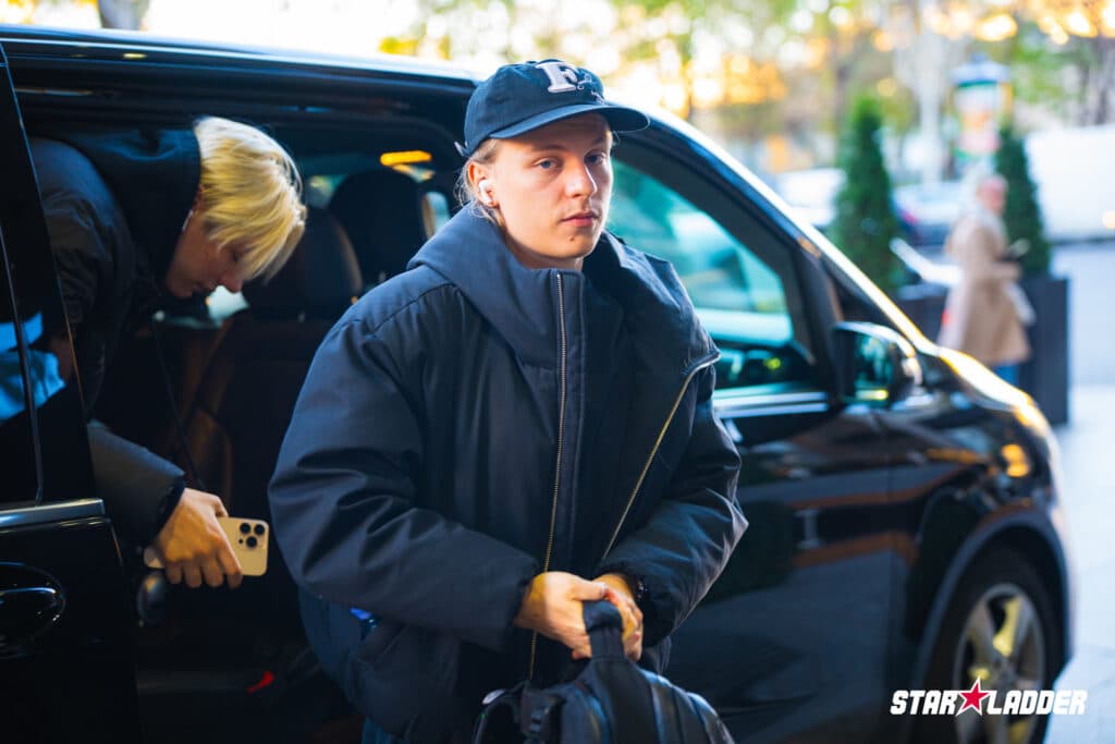 NAVI arriving to the Major (Image via StarLadder)
