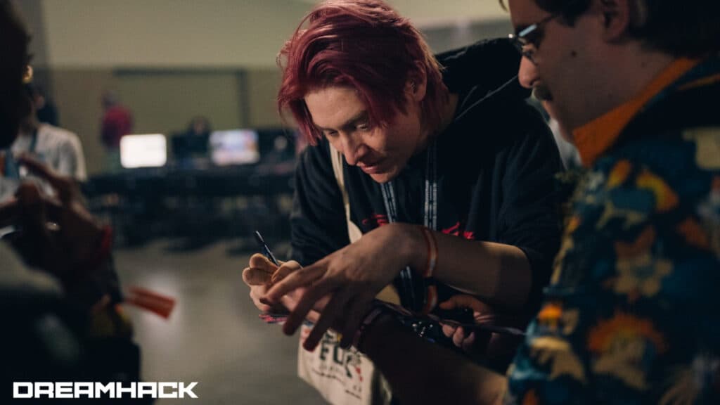 Leffen with the fans after his victory (Image via Jianhua Chen/ | DreamHack)