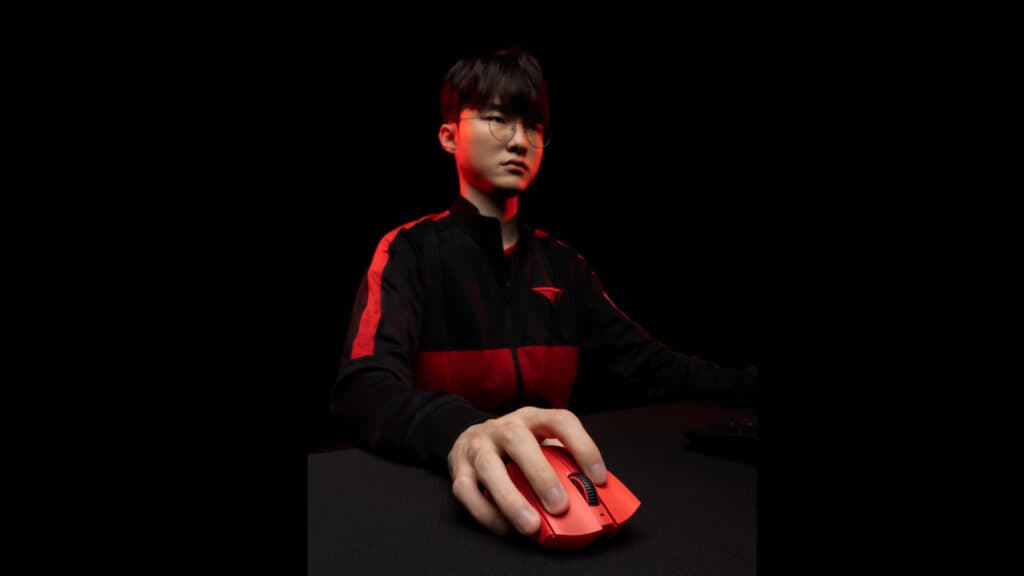 Faker using the Razer DeathAdder V3 Pro Faker Edition (Image via Razer)