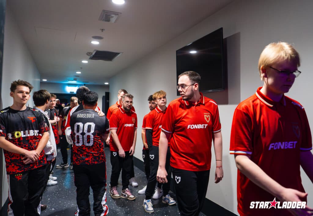 MOUZ and FaZe ahead of their Budapest Major match (Image via StarLadder)