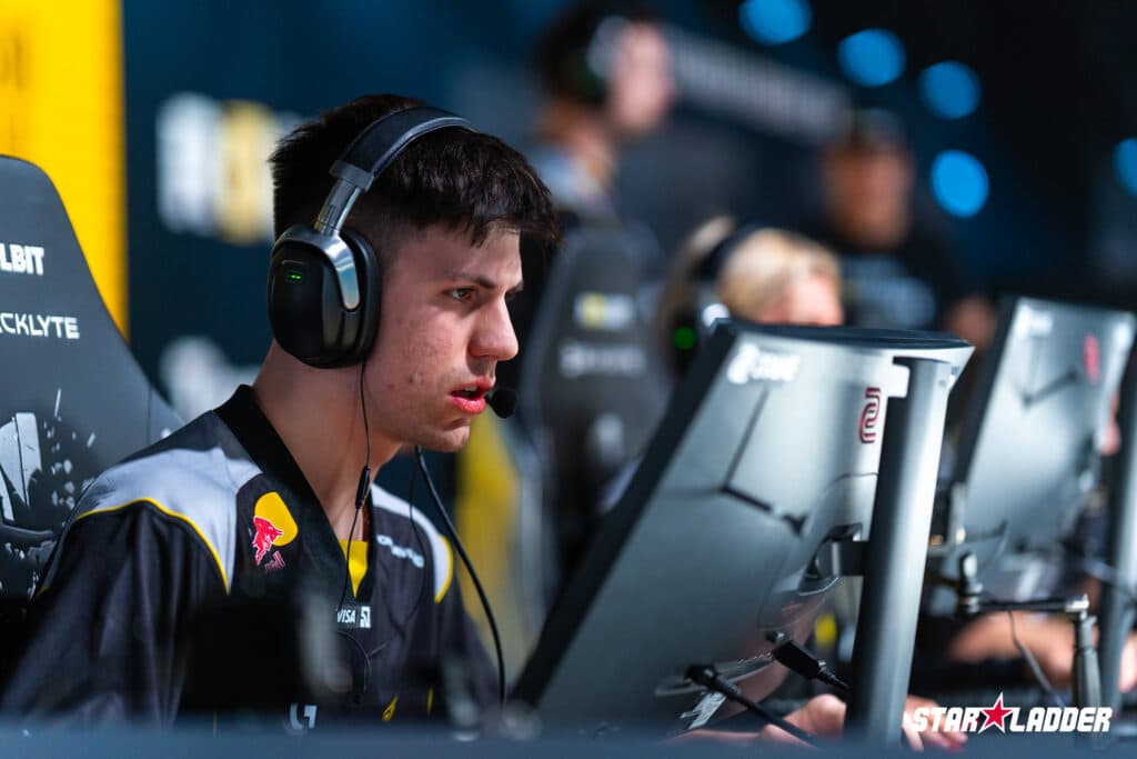 NAVI | Valerii “b1t” Vakhovskyi at the CS2 Budapest Major (Image via StarLadder)