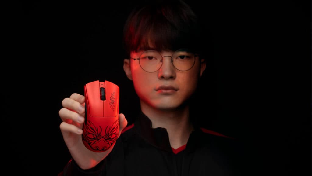 Faker holding his Razer DeathAdder V3 Pro Faker Edition gaming mouse (Image via Razer)