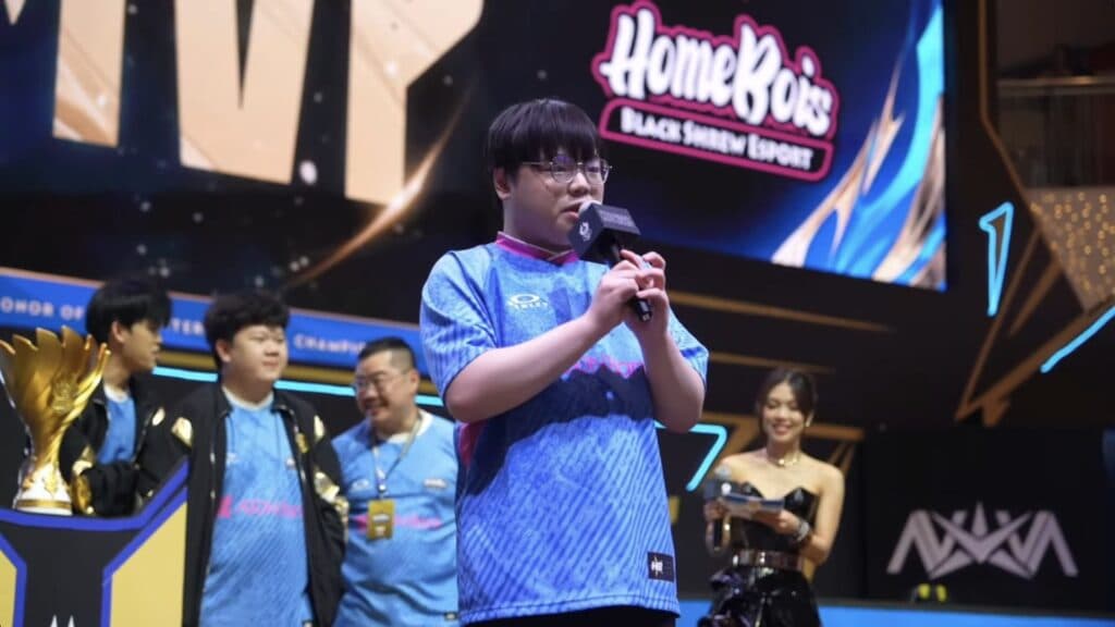 GuiYu Wins Finals MVP award (Image via Honor of Kings YouTube)
