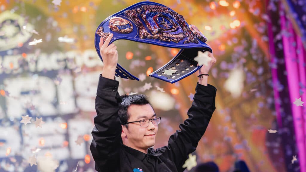 Huanmie lifting the Tactician's Belt at TFT Paris Open 2025 (Image via Riot Games)