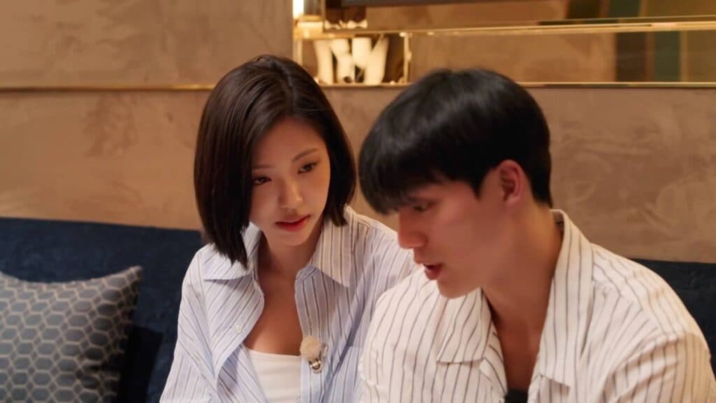 Kim Go-eun and Shin Hyeon-woo on a date in episode 8 (Image via Netflix)