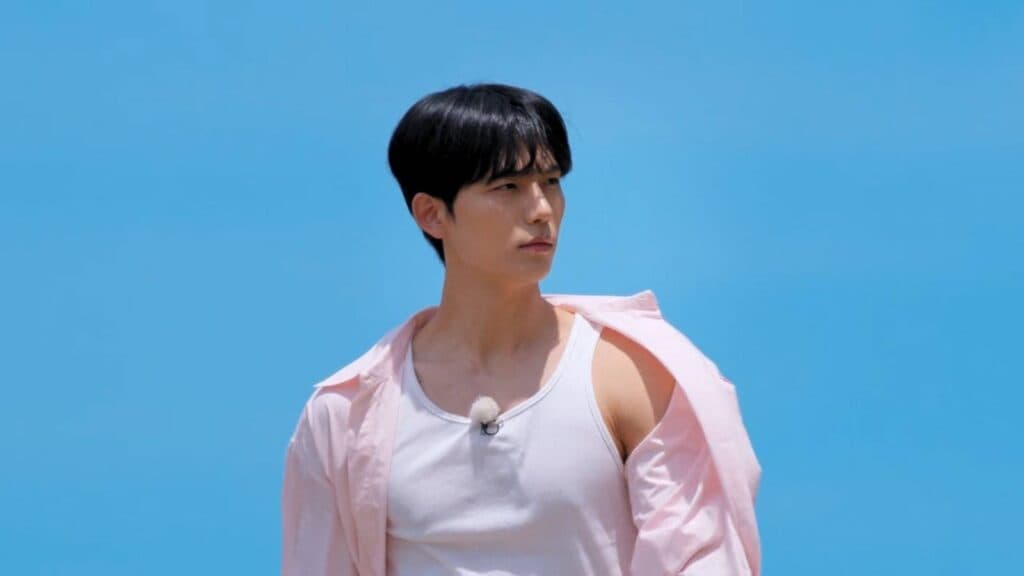 Youn Hyun-jae enters the show (Image via Netflix)