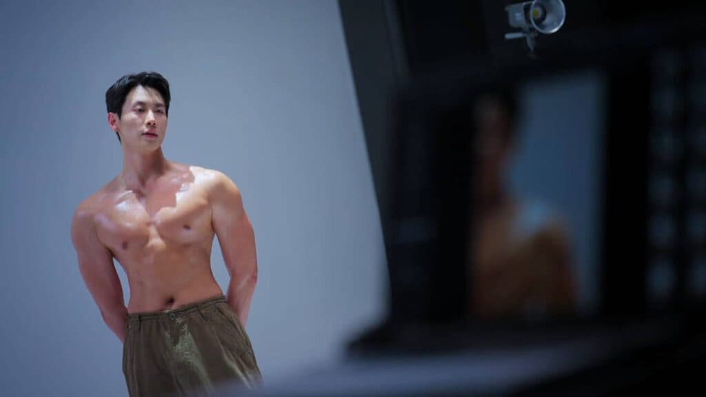 Shirtless during a photoshoot (Image via Netflix)