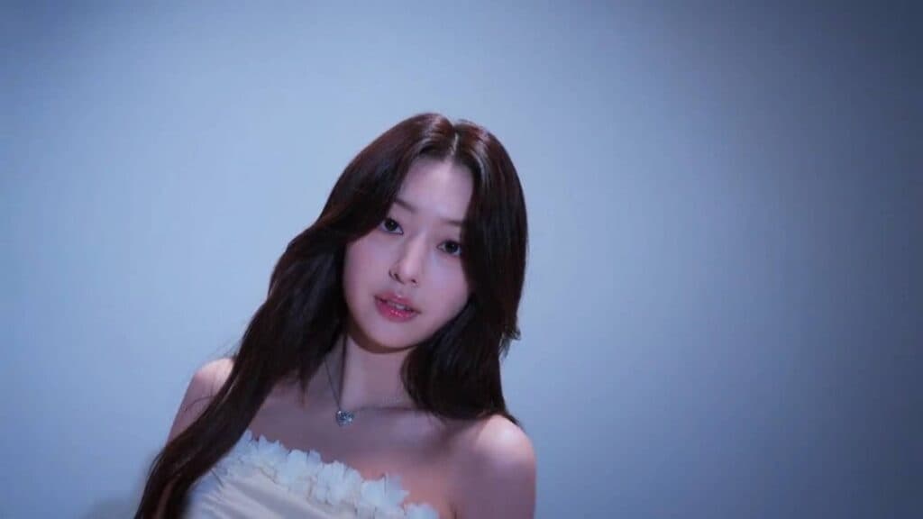 During a photoshoot (Image via Netflix)