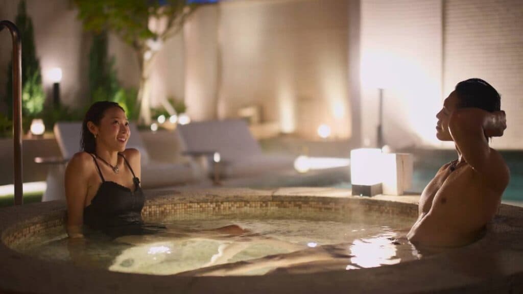 In a hot tube (Image via Netflix)