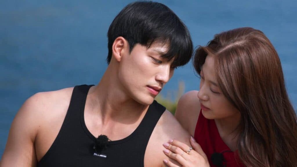 Hyeon-woo led the photoshoot and Joo-young followed him (Image via Netflix)