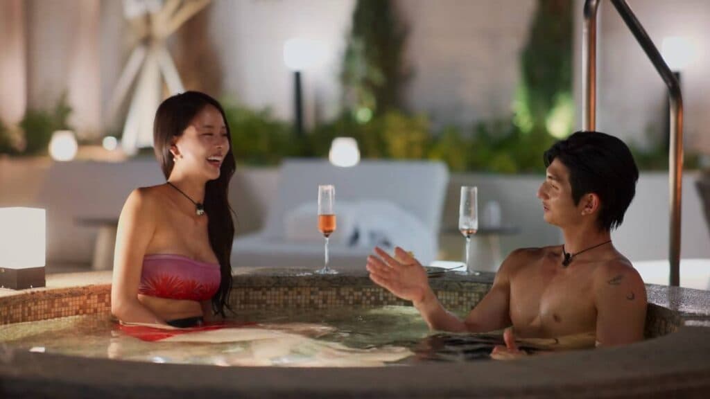 Park Hee-sun and Lee Sung-hun in a hot tube (Image via Netflix)