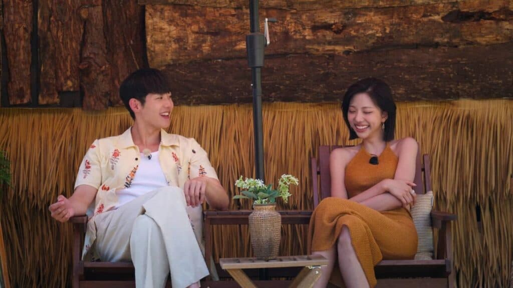 Woo Sung-min and Kim Go-eun (Image via Netflix)