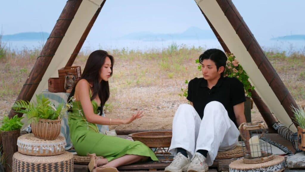 Choi Mina Sue and Lee Sung-hun during their chat in episode 11 (Image via Netflix)