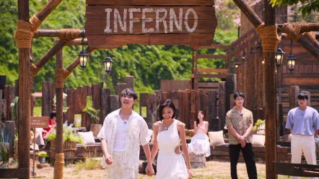 Kim Go-eun and Woo Sung-min, leaving Single’s Inferno Season 5 (Image via Netflix)