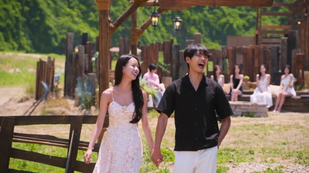 Park Hee-sun and Lim Su-been, leaving Single’s Inferno Season 5 (Image via Netflix)