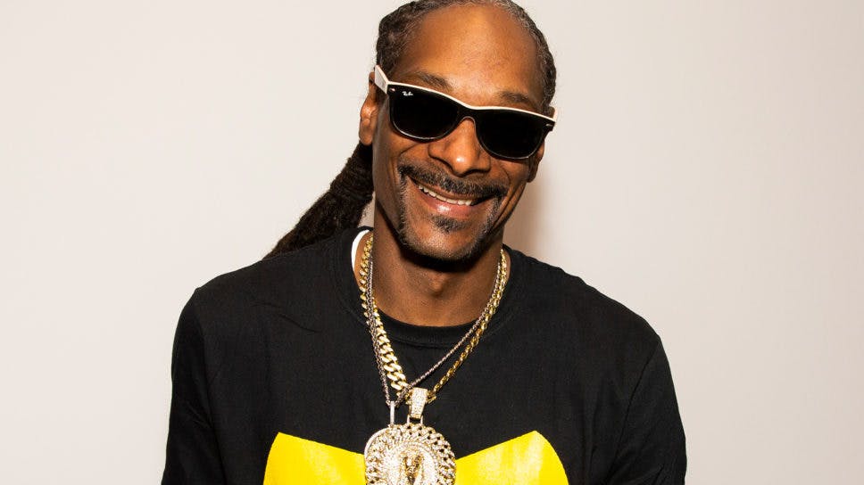 Snoop Dogg streams on Twitch completely muted, his chat couldn’t help cover image