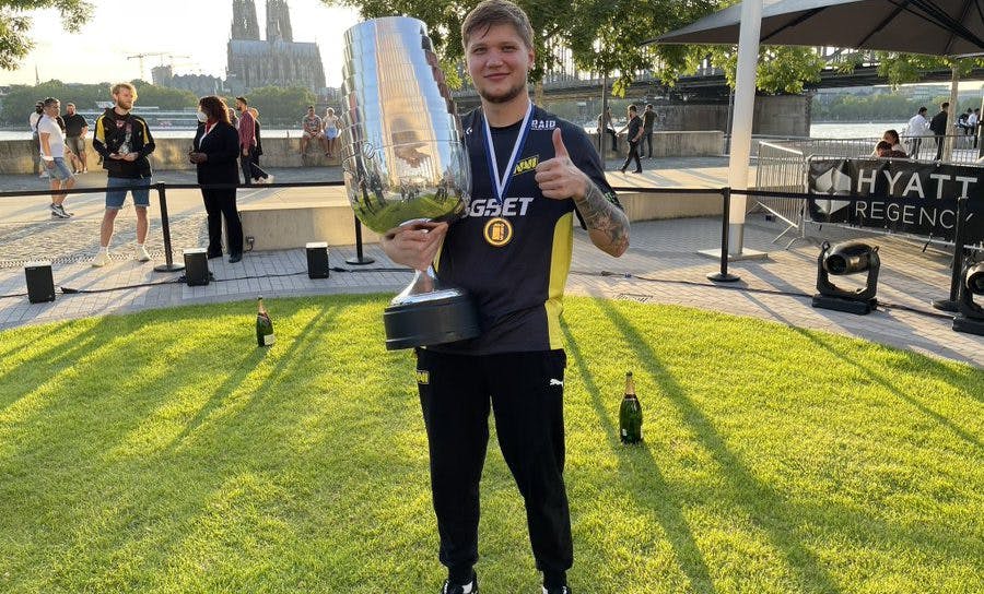 S1mple on G2 and Vitality rosters: “In the beginning everything will be fine. It’s more interesting to see what will happen in 3 months” cover image