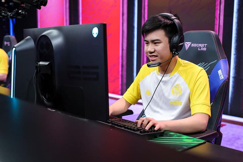 shad0w jogou sob o comando Peter Dun na Mad Lions em 2020 e agora está jogando pela LGD na LPL. Foto: LoL Esports