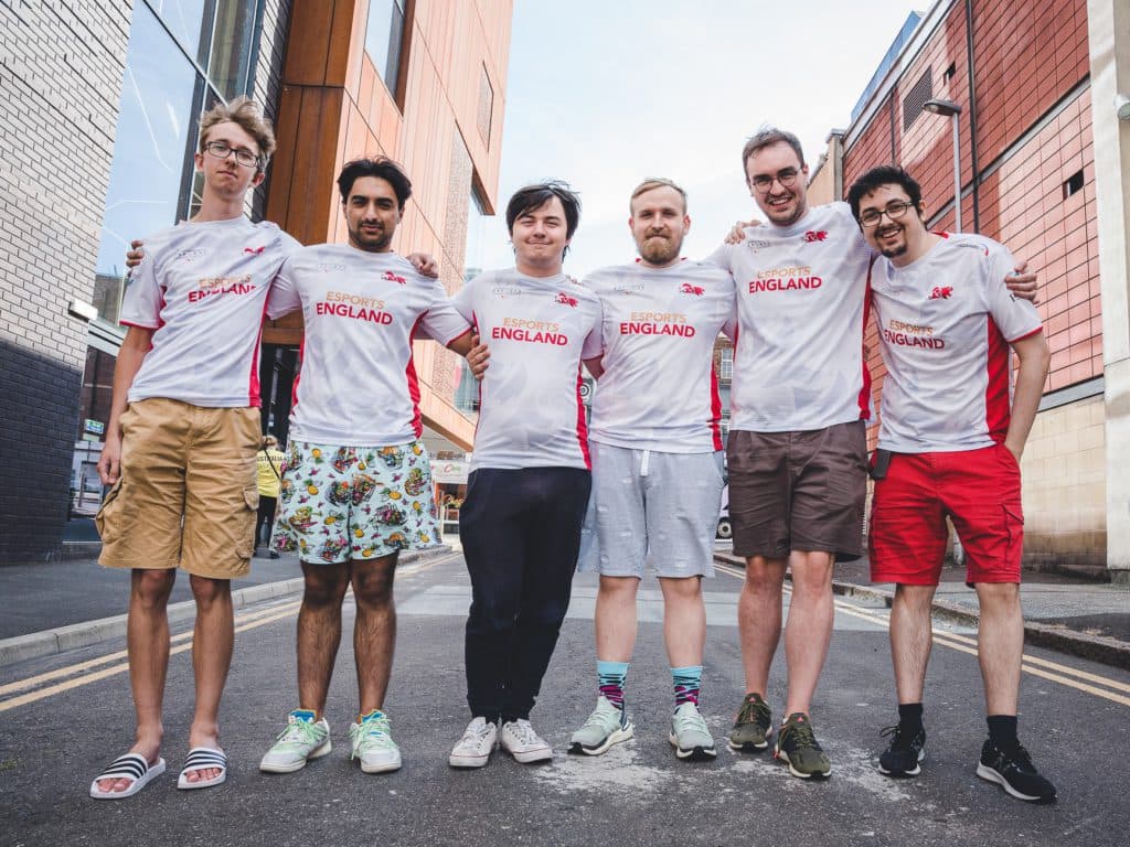 TeaGuvnor coaching UK's Dota team at <a href="https://liquipedia.net/dota2/Commonwealth_Esports_Championships/2022/Open" target="_blank" rel="noreferrer noopener nofollow">Commonwealth Esports Championships 2022</a> (Image via <a href="https://twitter.com/TeaGuvnor/status/1555517535159738369?s=20&t=nJ87rkx9JAIVXp8Ba4-l3A" target="_blank" rel="noreferrer noopener nofollow">Twitter</a>). From left: Ari, symetricaL, adzantick, TeaGuvnor, Crysen and TANNER